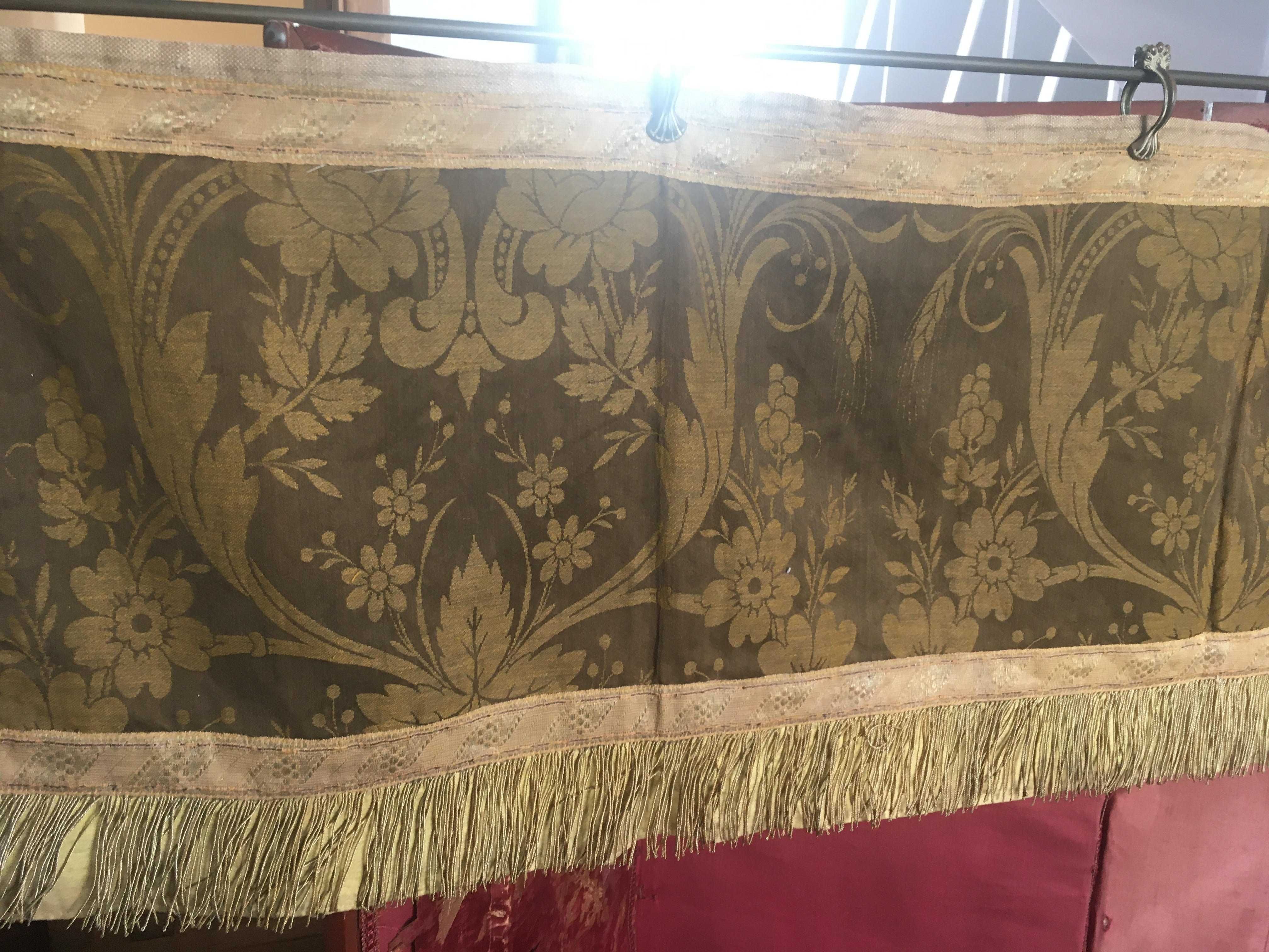 Brocado com franja SecXVIII e talha em madeira maciça Sec XIX