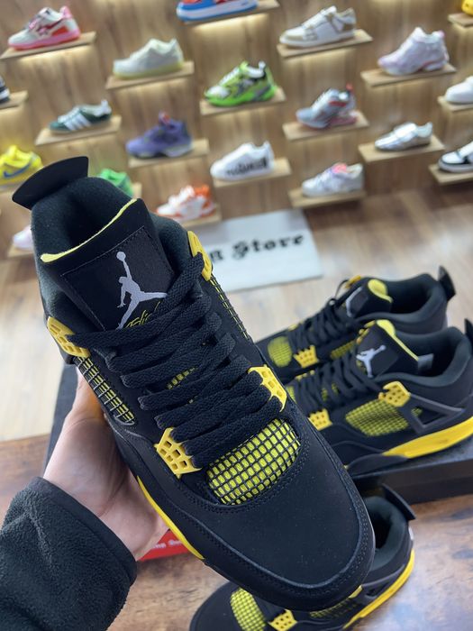 Кросівки Nike Air Jordan 4 Thunder Yellow Retro