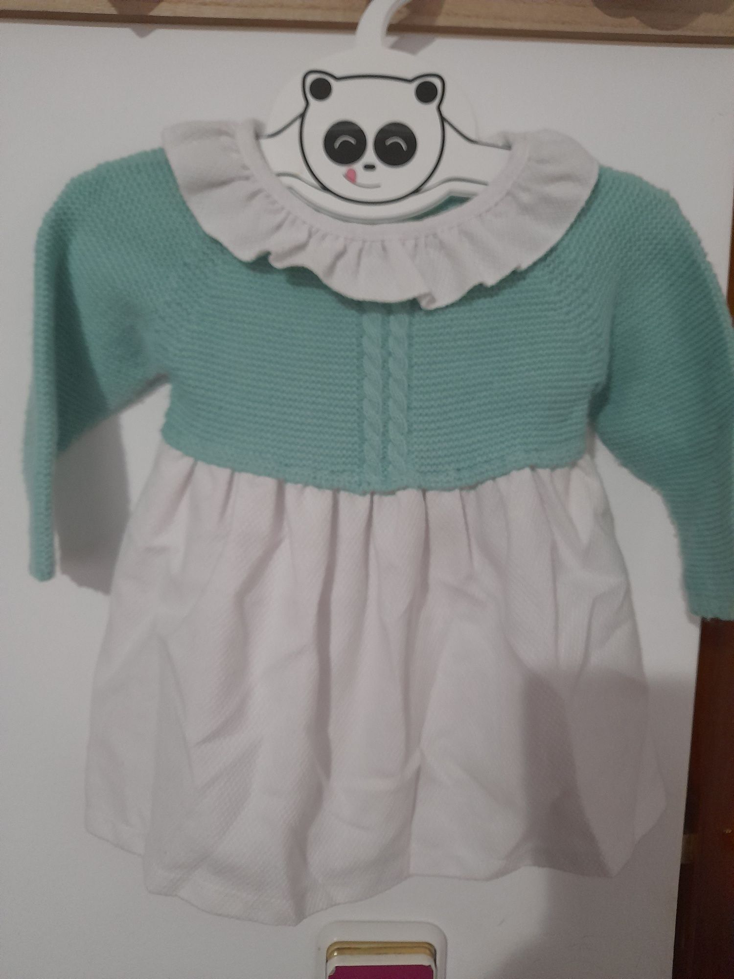 Vestido bebé malha trabalhada e cardado