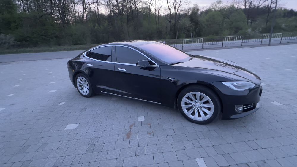 Tesla S 2018 Європа 75D 4*4