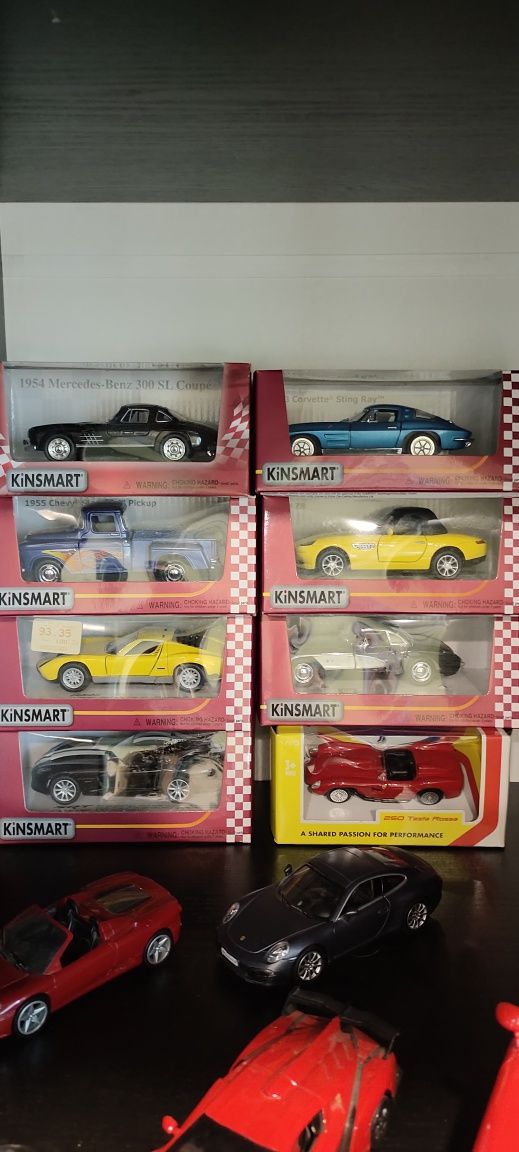 Моделі металеві автомобілів Kinsmart