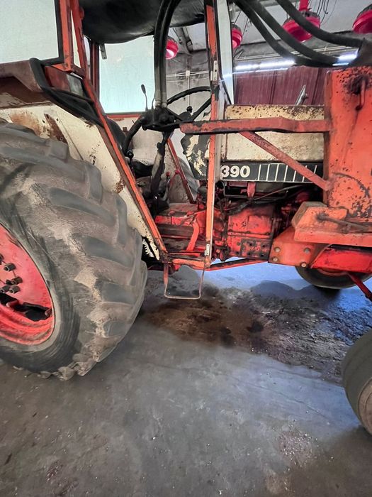 Trator David Brown com freze aterlado abre regos e pá