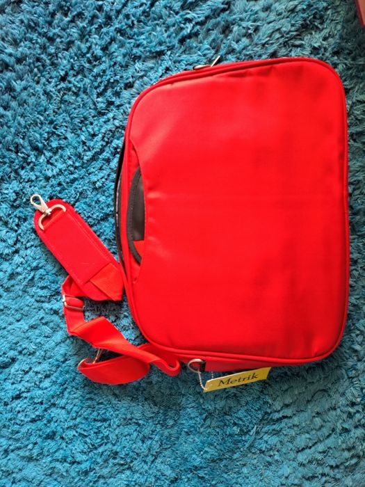 Mala para portátil marca Metrik. Nova, com etiqueta.  40 x 30 cm