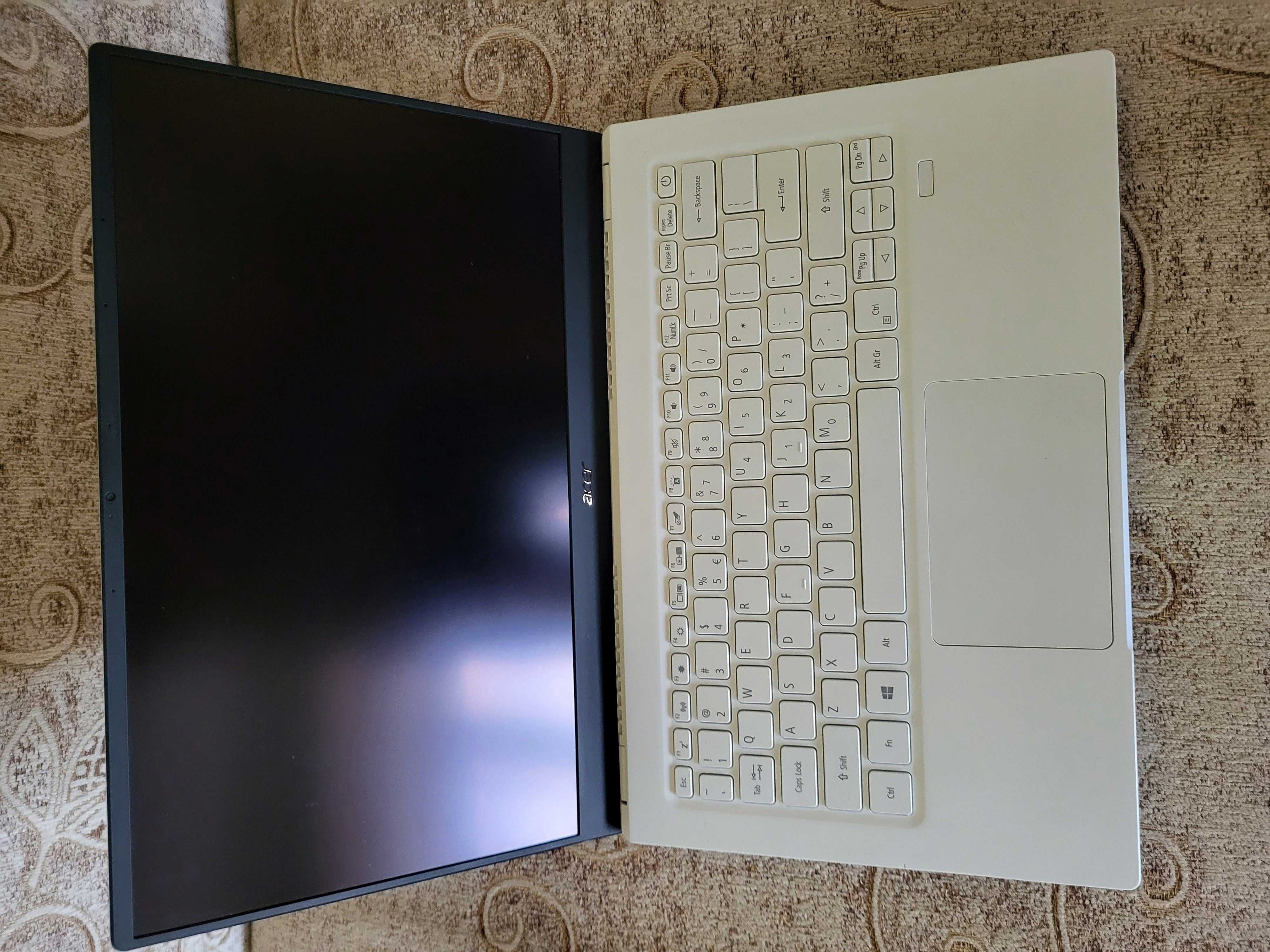 Acer Swift 5 ultrabook 14" i5-1035G1 16GB ekran dotykowy, nowa bateria