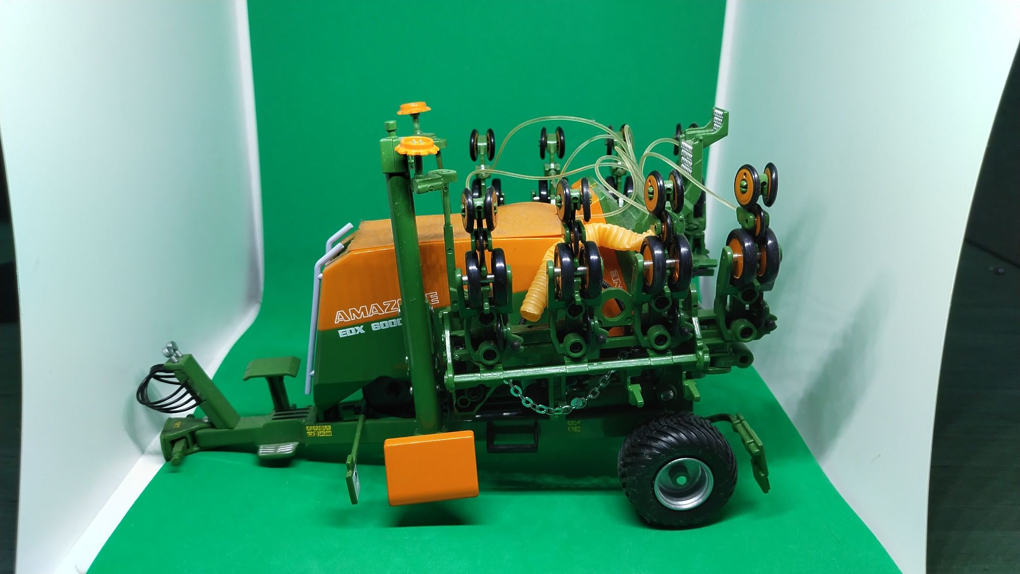 Wiking siewnik amazone 1 32 jak siku Britains Universal hobbies