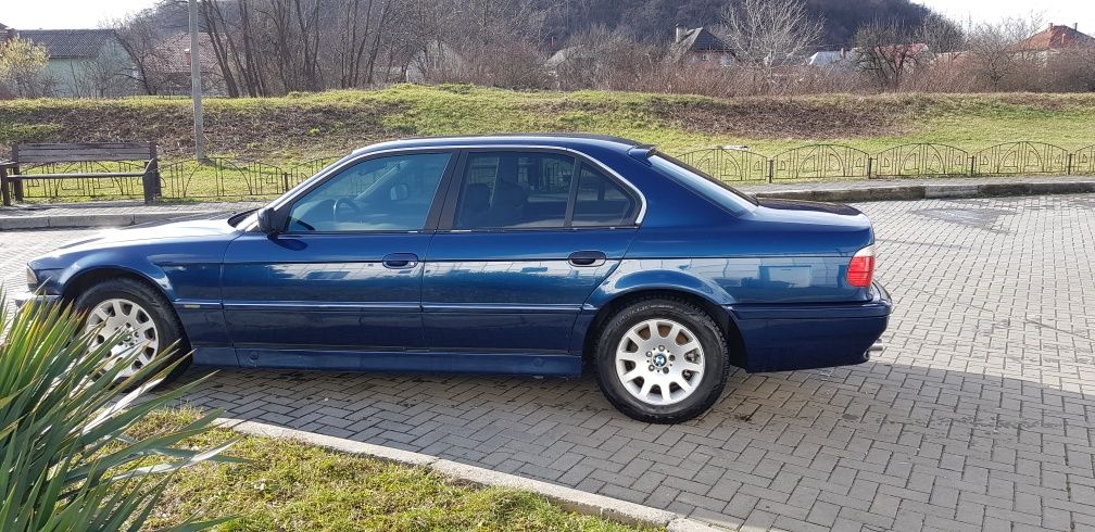 BMW 38. Механика 3.5 бензин/газ 1998г.р.