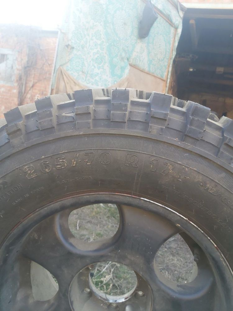 Продам резину з диском (Резина - 265/70 R17,  диск - R17  6×114,3)