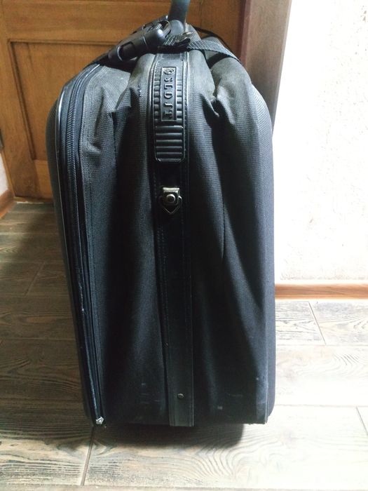 Валіза  дорожня.