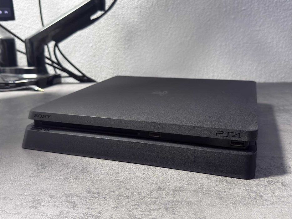 Playstation 4 + 1 Comando [Limpa internamente]