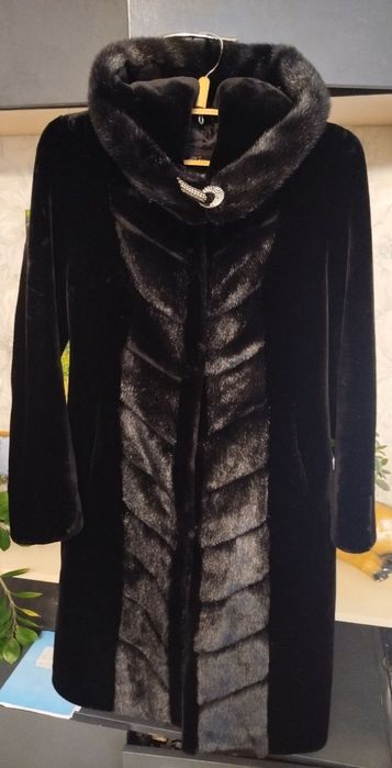 Шуба жіноча з штучного хутра