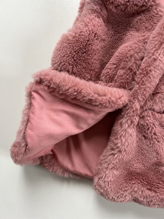 Нова жилетка для дівчинки