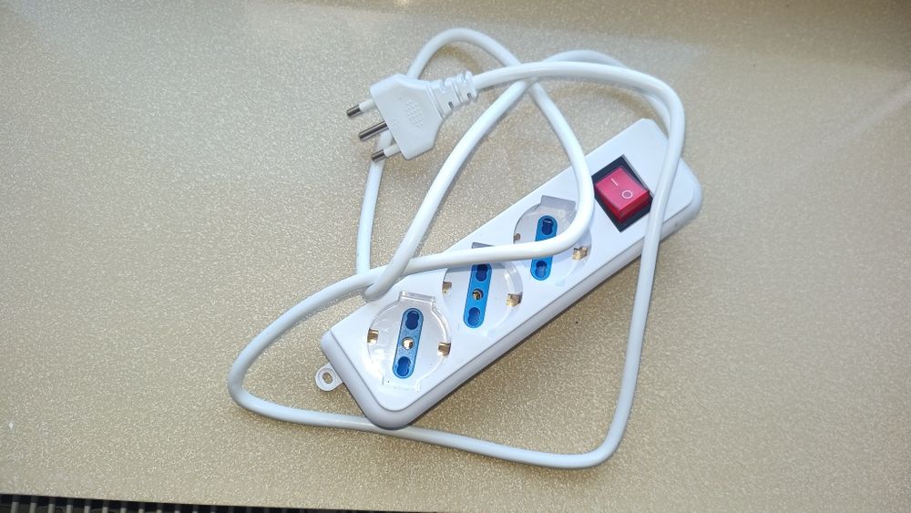 Przedłużacz z wejściem typu E (polskim)