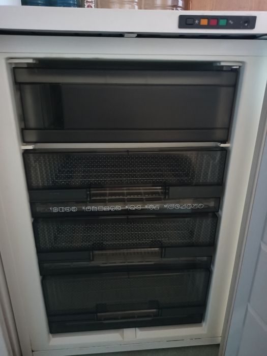 Морозильна камера Lloyd's