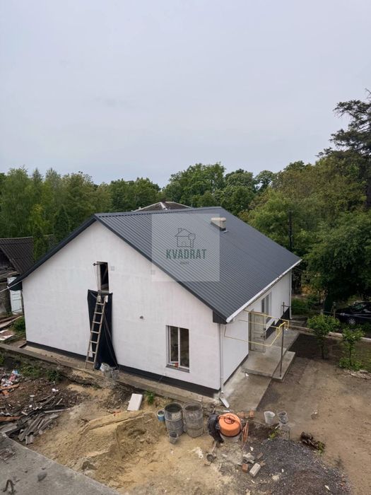 Продам частину будинку з власною територією у парковій зоні