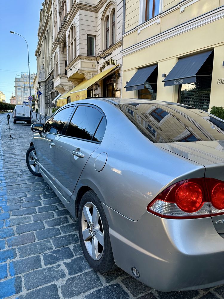 Honda Civic 8 4D
