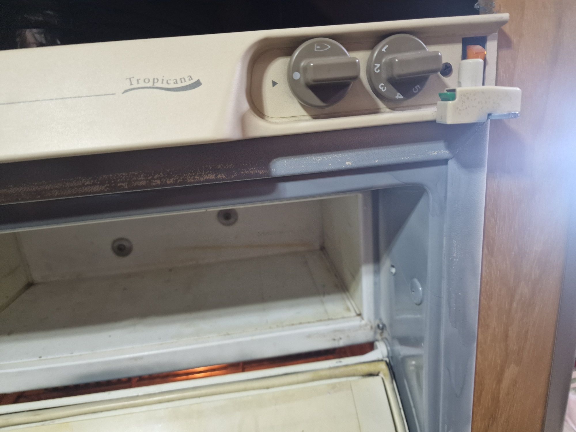 Frigorifico para Autocaravana (12V, gas e 220V)