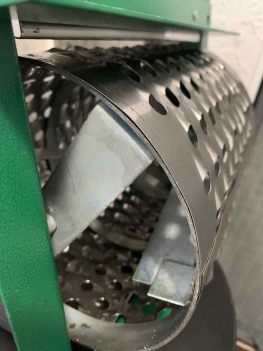 Ручна терка корморізка подрібнювач кормодробилка для коренеплодів