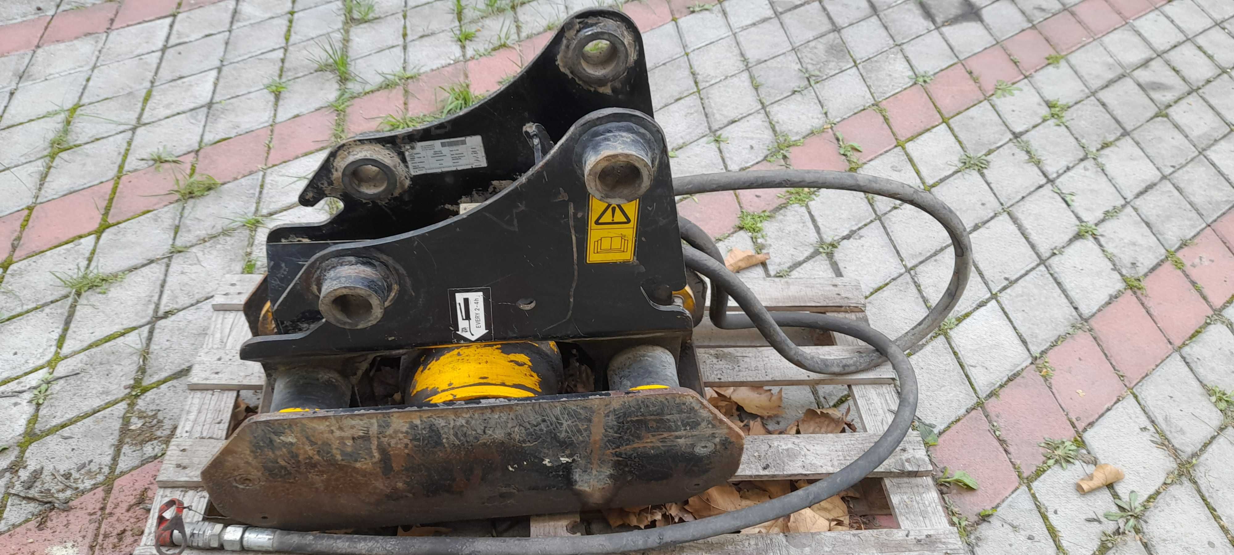 JCB вібраційна плита (трамбовка) до JCB 3/4/5СХ оригінал