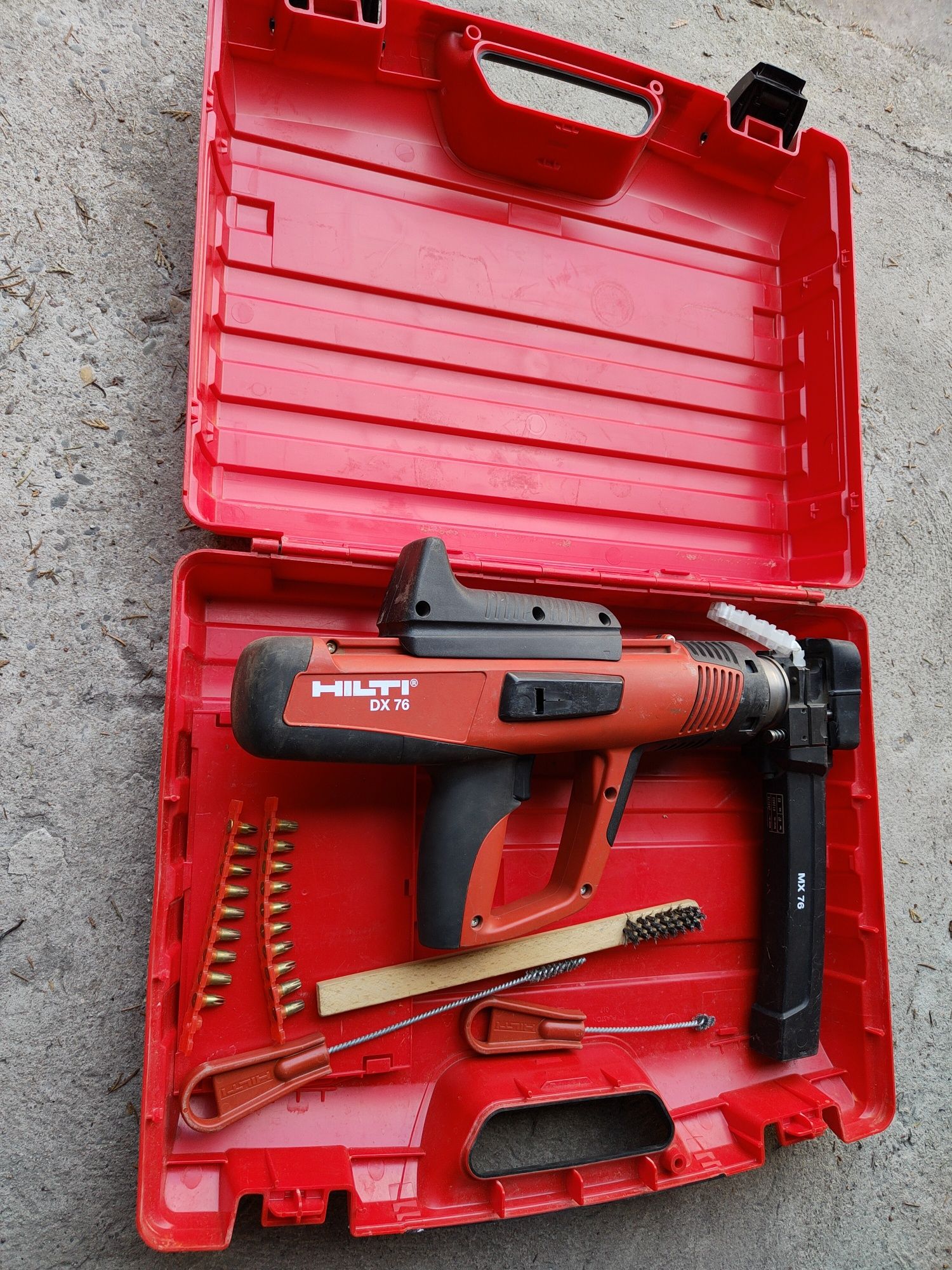 Osadzak Hilti DX 76 - gwoździarka