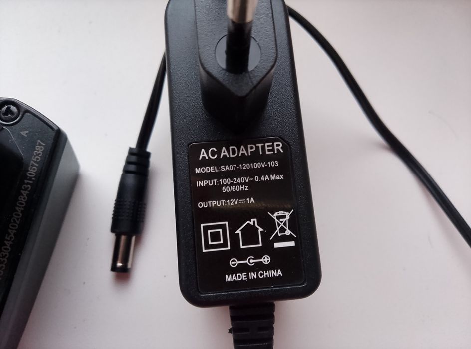 Зарядки для мобільних телефонів  всі разом