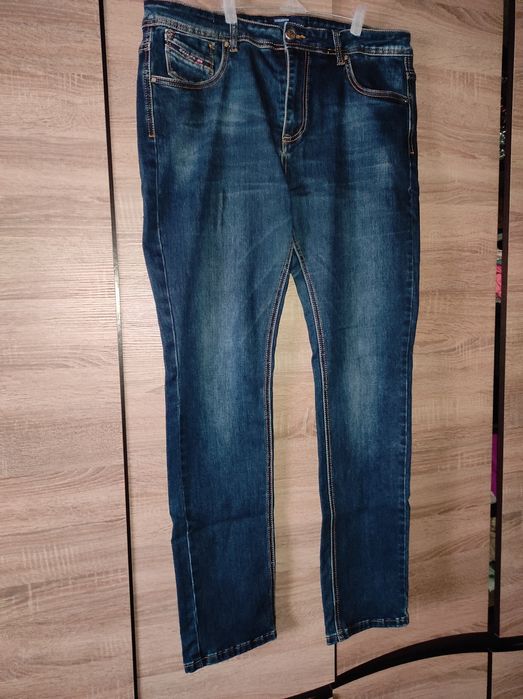 Продам Джинси 36р