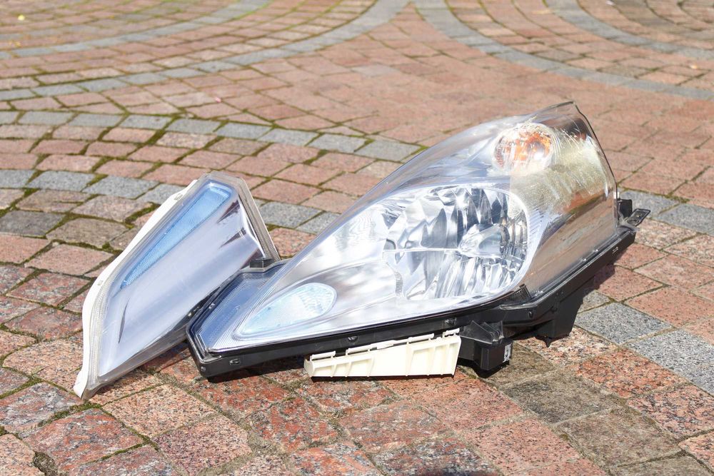 Фари Nissan Leaf