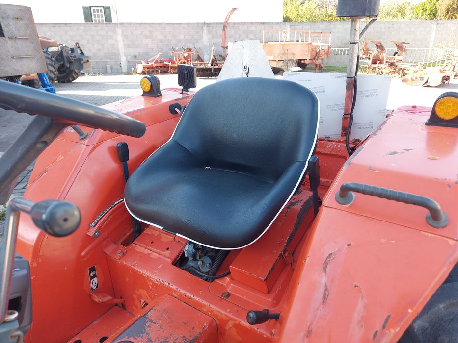 Trator Kubota L2250 usado