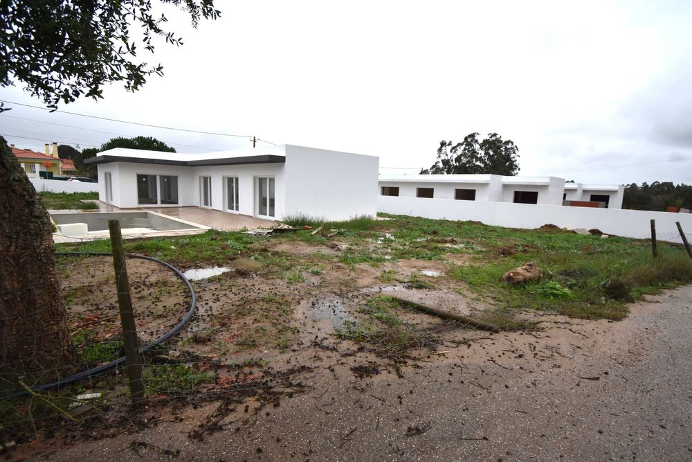 Moradia isolada com pisicna