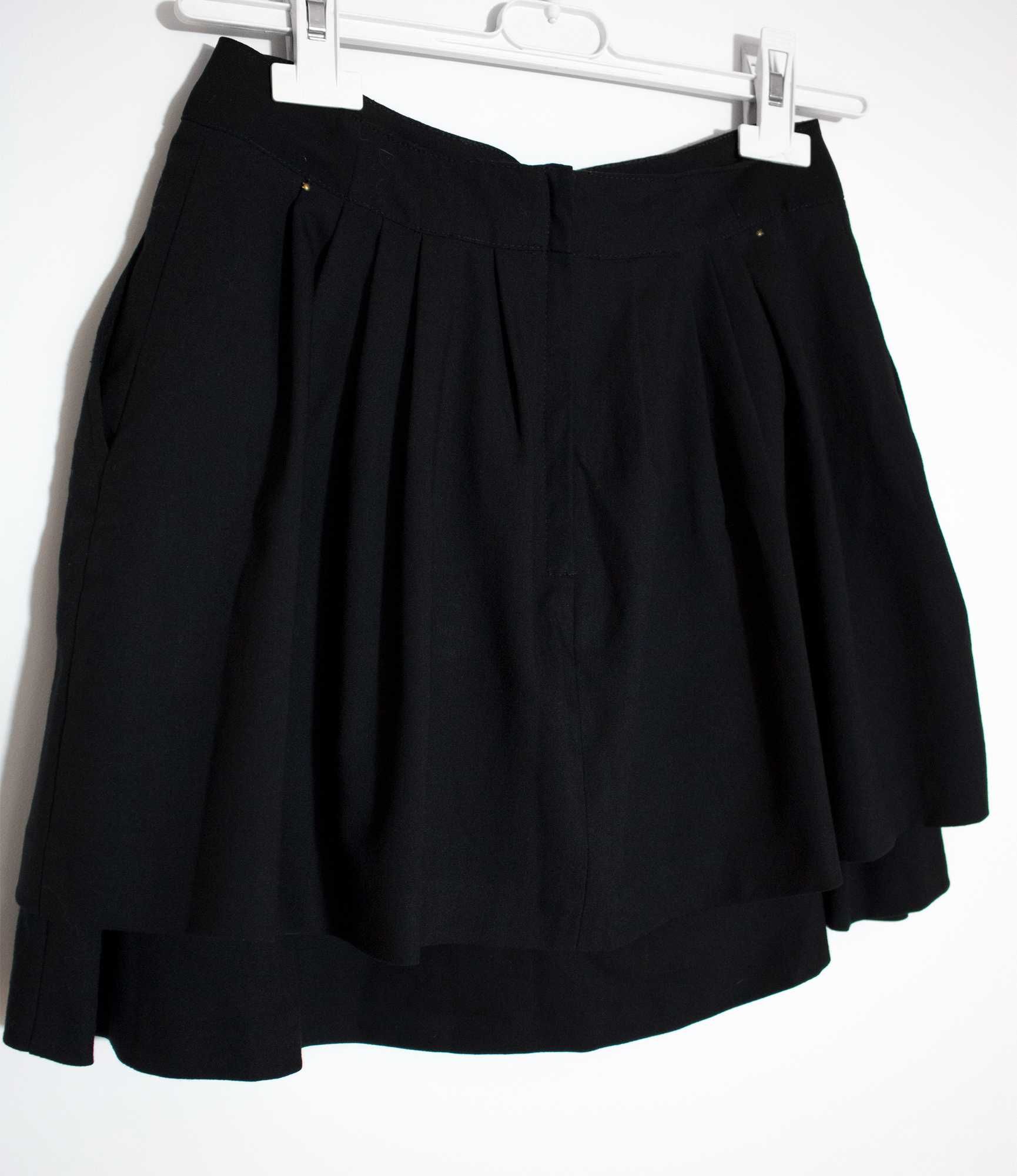 Czarna spódnica z kieszeniami plisy H&M S 36