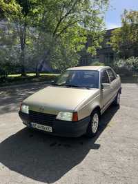 Opel Kadet 1.3 на уверенном ходу.