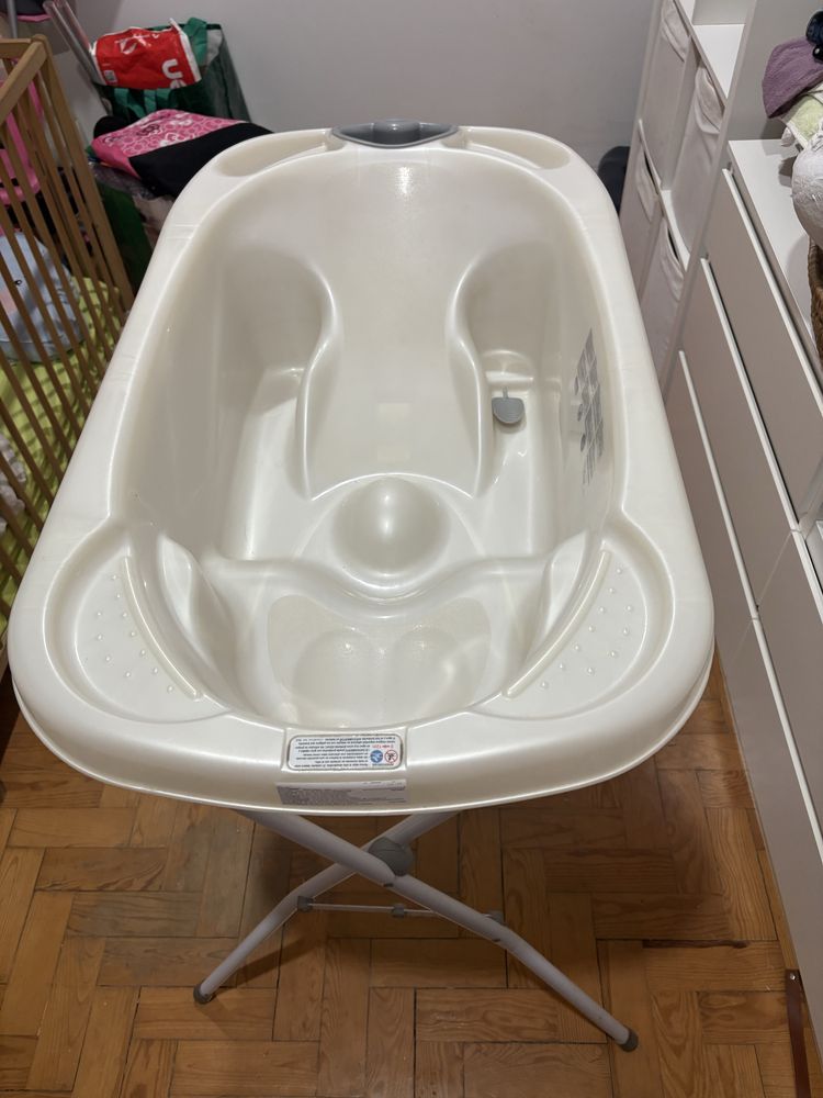 Banheira de bebe com suporte