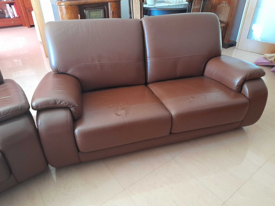Sofás em pele em muito bom estado como novos
