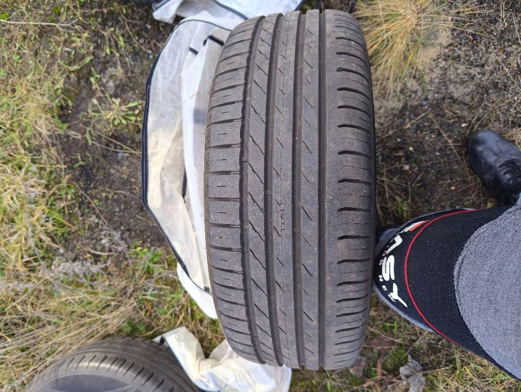 Sprzedam opony letnie premium Nokian Tyres  225/60 R16