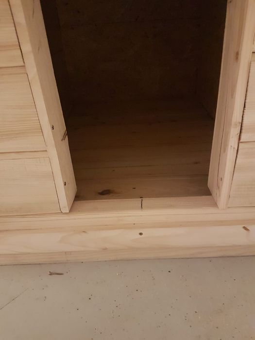 Ocieplana solidna buda dla psa