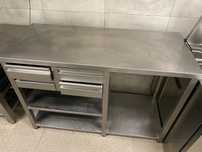 Bancada de aço inox com 4 gavetas