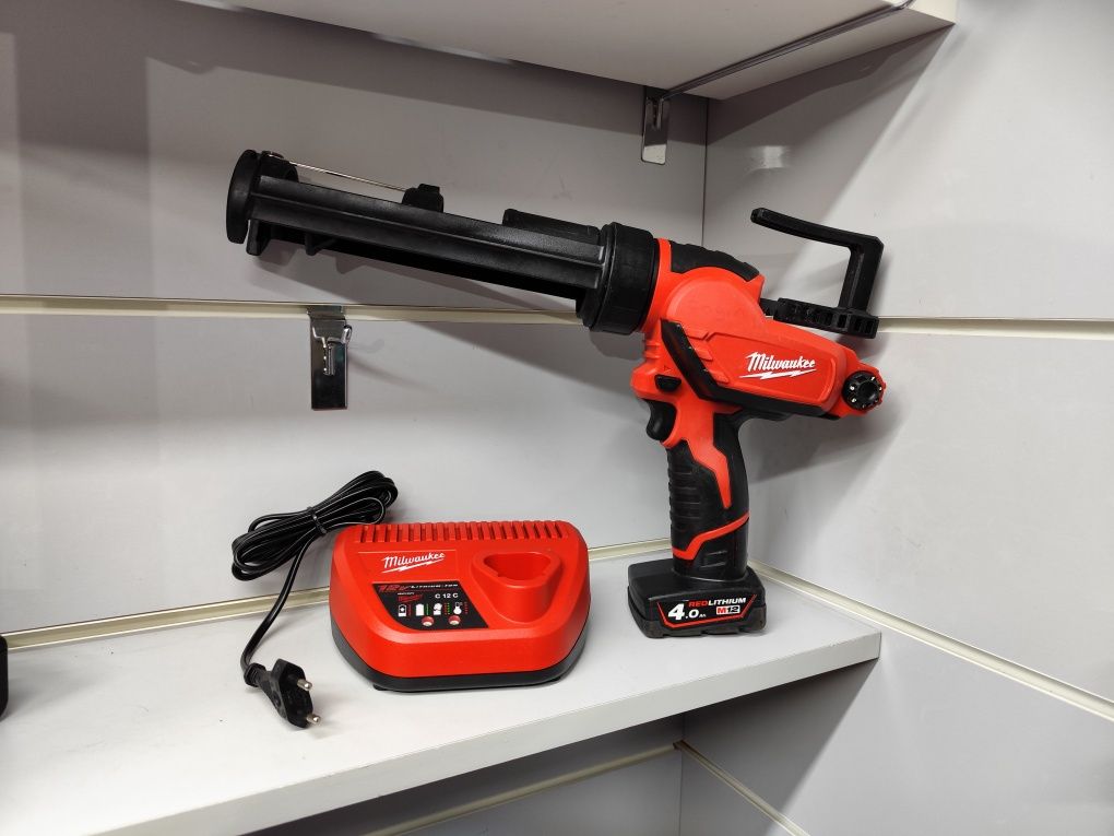 Milwaukee M12 PCG пістолет під герметик/ Мілвоке