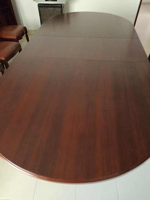 Móvel de sala, mesa, cadeiras e sofa