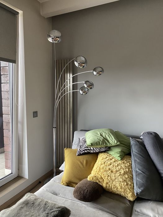 Duża lampa stojąca