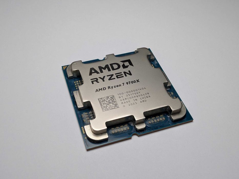 Процесор Ryzen 7 9700X — як новий, 8 ядер / 16 потоків, AM5