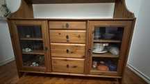 Mesa com cadeiras, aparador, armário e cabeceira Ikea