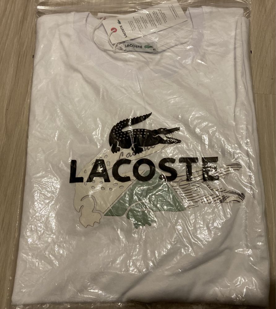 Cтильная футболка Lacoste