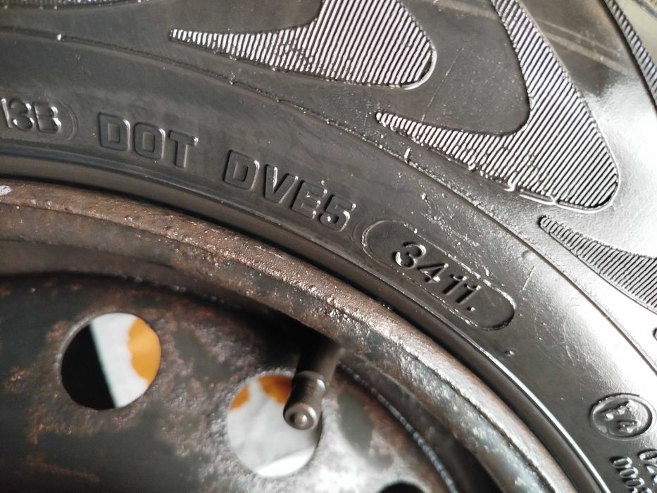 koła: felgi 13'' 4x98 Fiat + opony zimowe 155/80 R13 + kołpaki + śruby