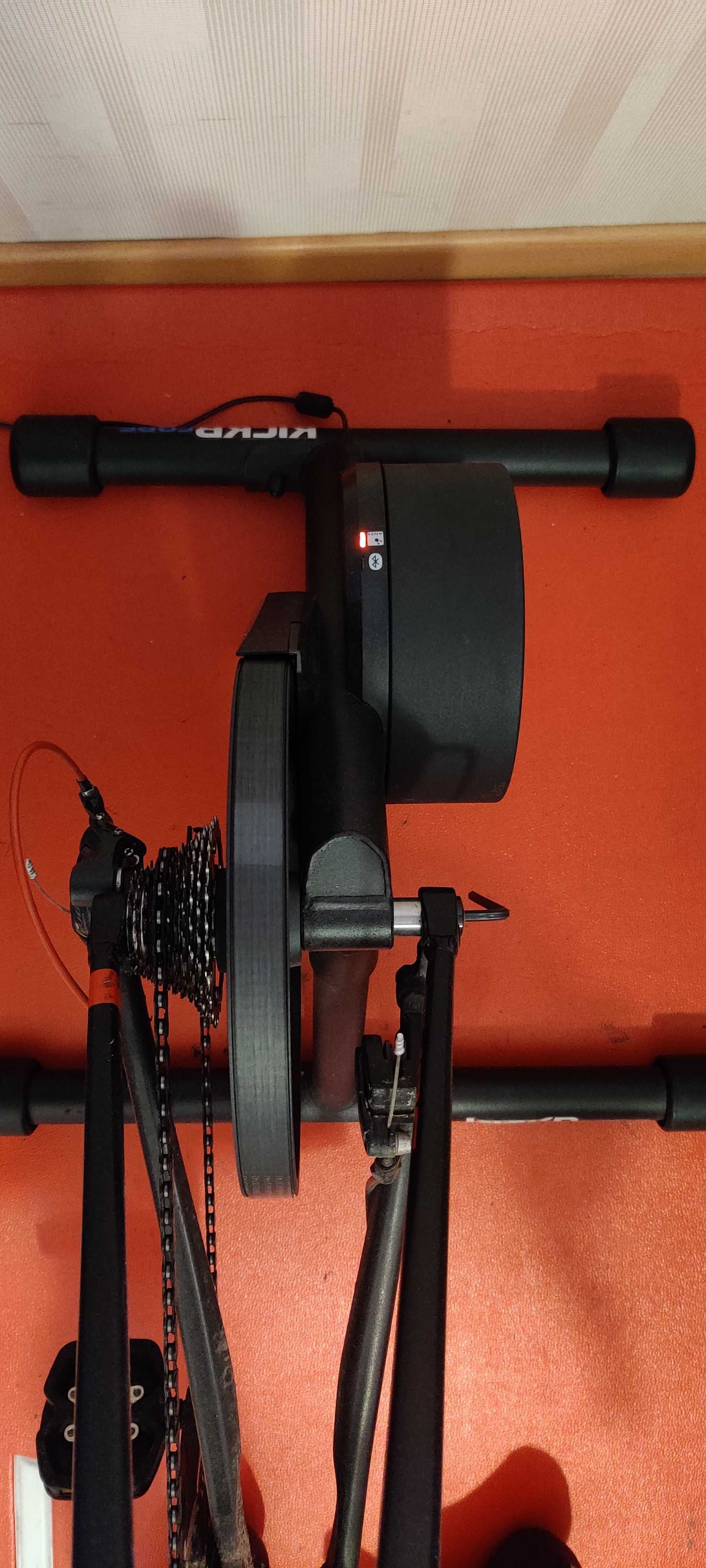 Wahoo Kickr Core Trainer + cassette