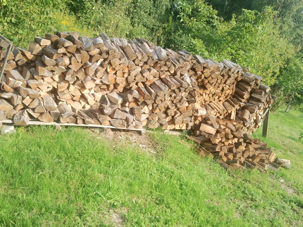 Sprzedam drzewo metry, suche, pocięte i porąbane.
