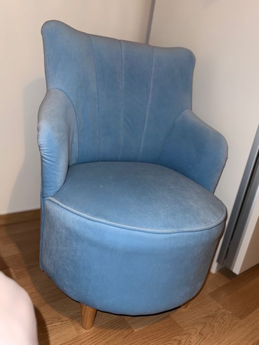 Fotel uszak w wersji mini do toaletki