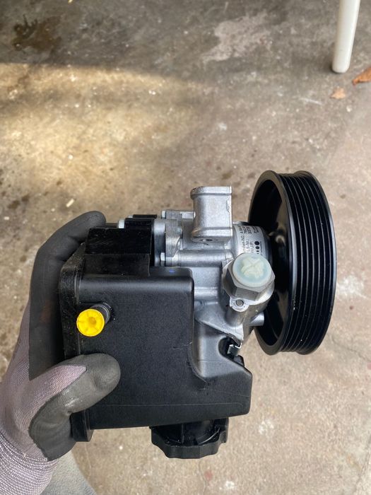 Гідропідсилювач рульового керма (ГУР) / Насос гідропідсилювача