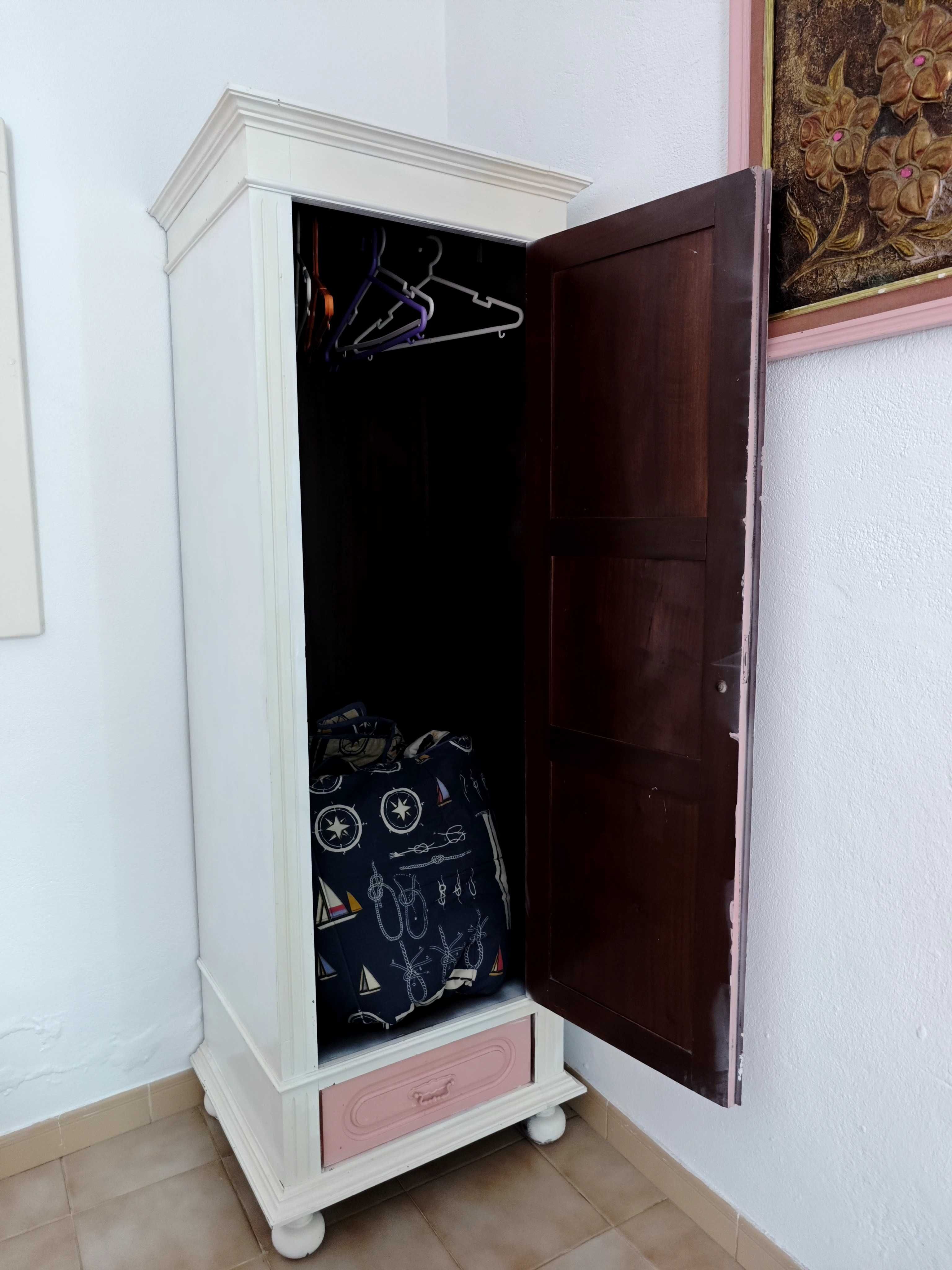 Mobilia de quarto (Cama, colchão, roupeiro)