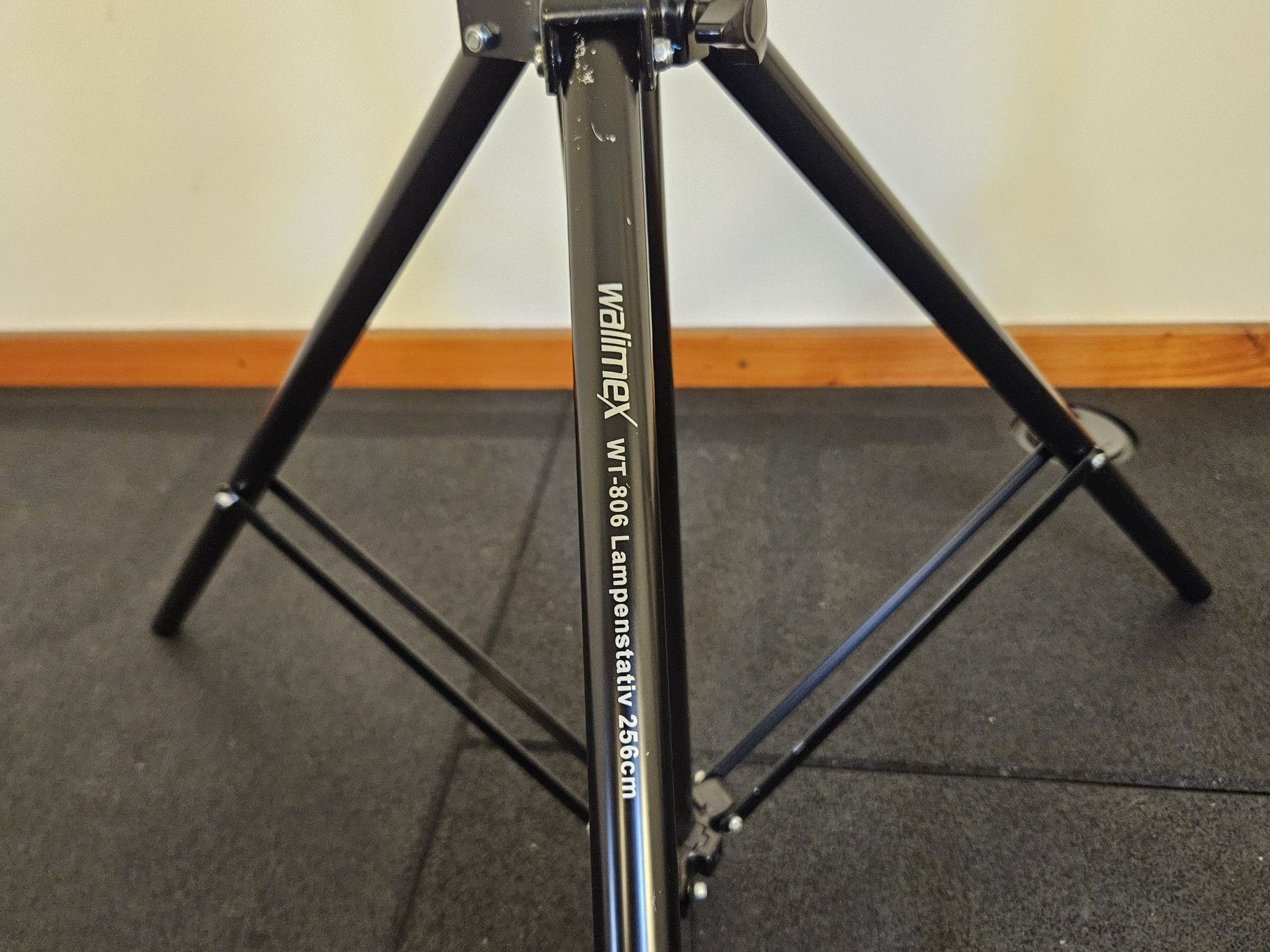 Tripés walimex WT-806 e Grampo de tubo Helios