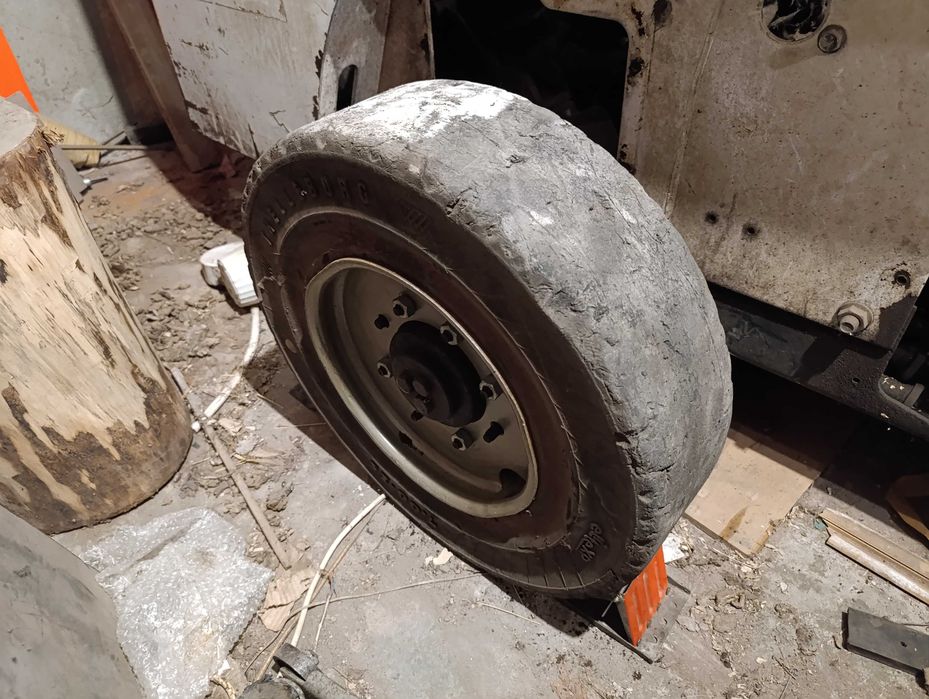 Колесо цельнолитое с диском, для вилочного мини погрузчика Bobcat