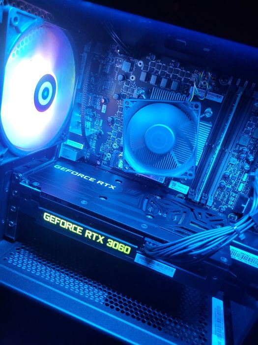 Vendo setup completo (inclui desktop, monitor e teclado)